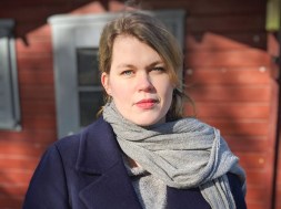 00100lPORTRAIT_00100_BURST20190223123852841_COVER1